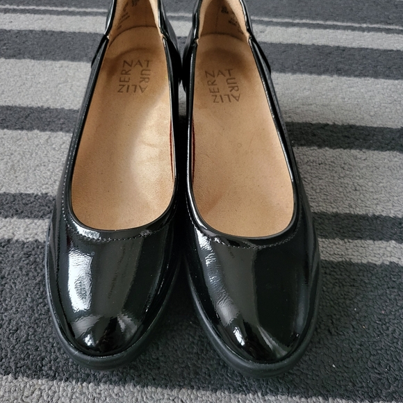 Naturalizer shoes - Picture 2 of 4